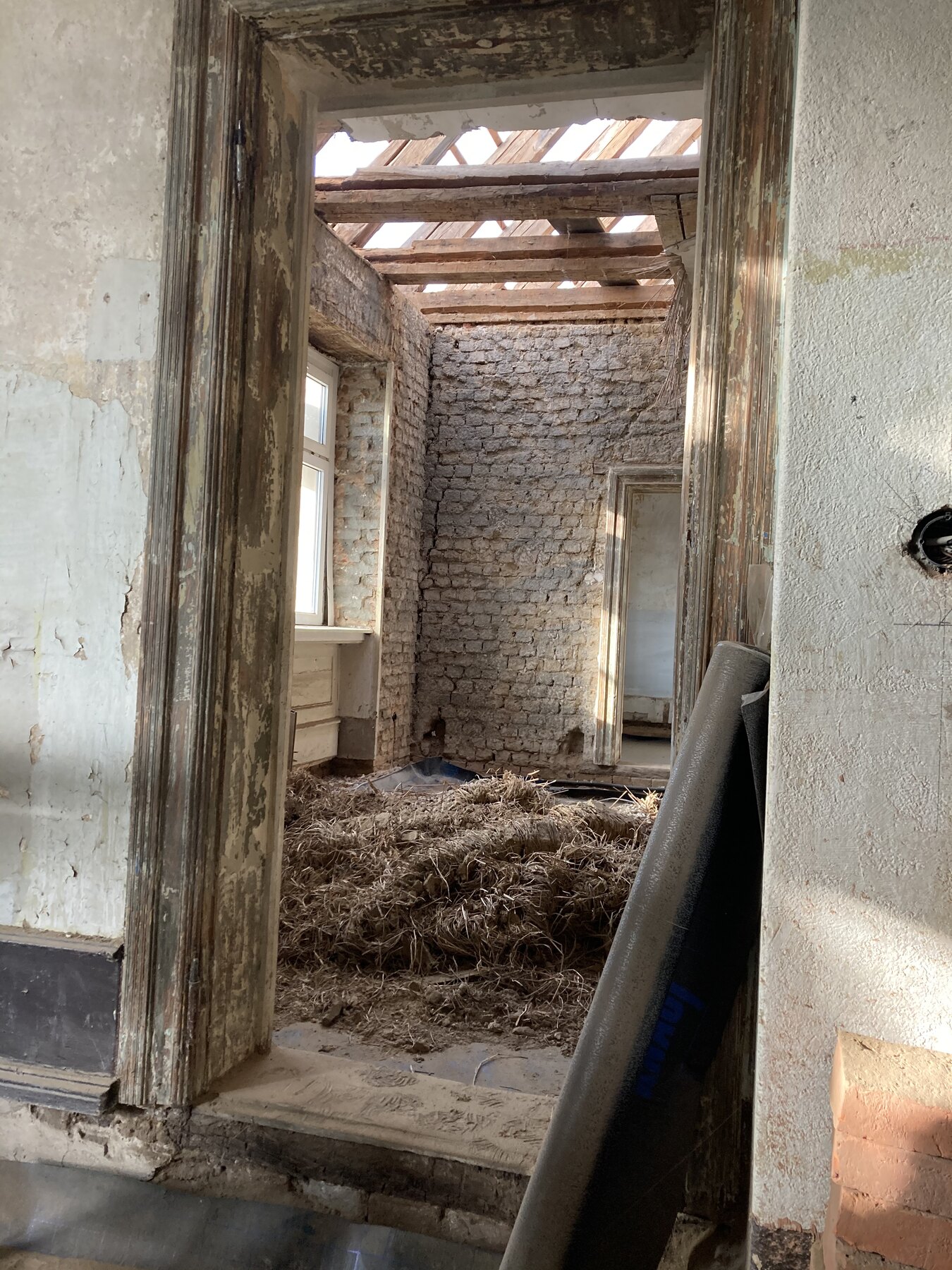 Historische Bausubstanz mit offenem Dachstuhl im Andreashof Breechen