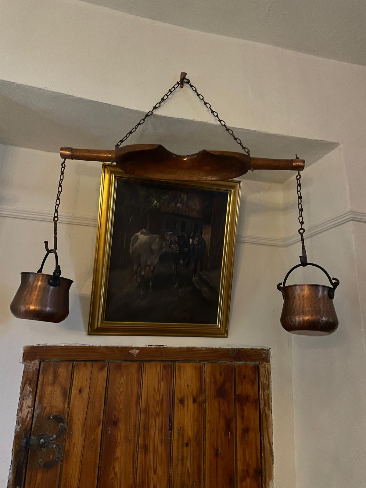 Gedeckter Tisch im Esszimmer