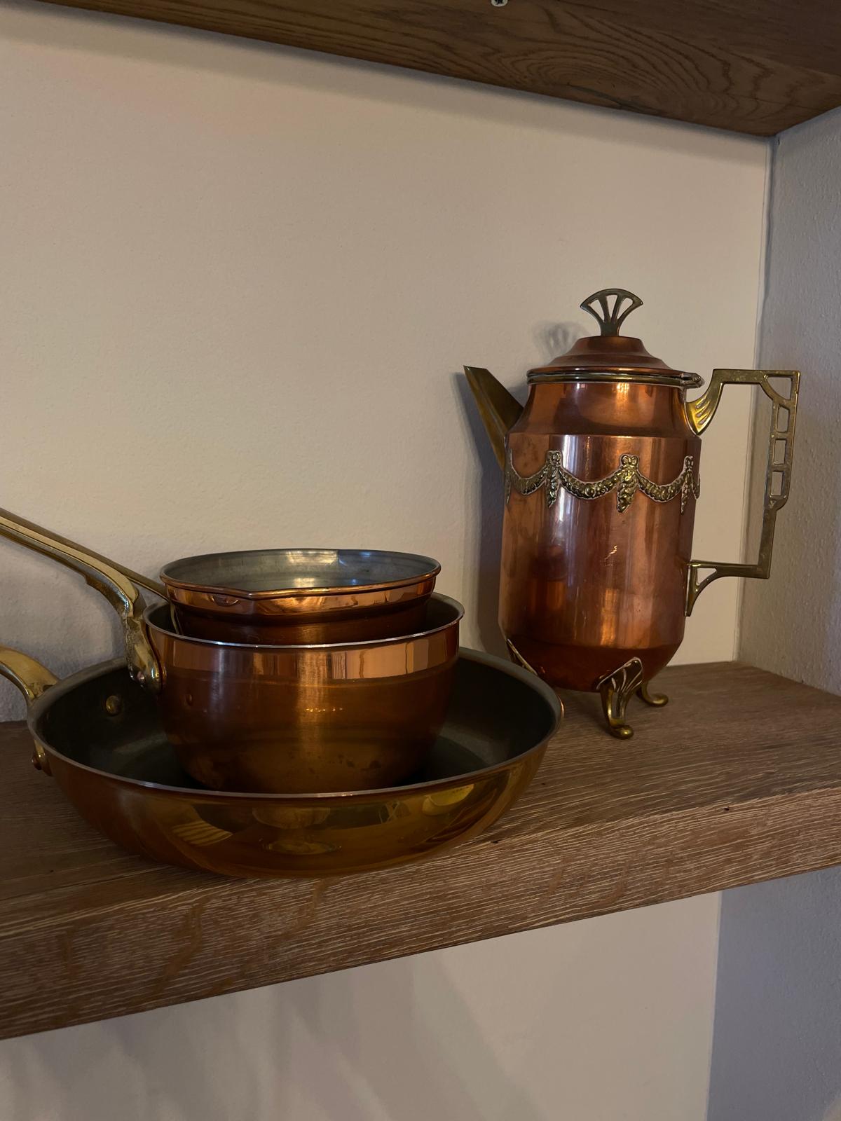 Gedeckter Tisch im Esszimmer