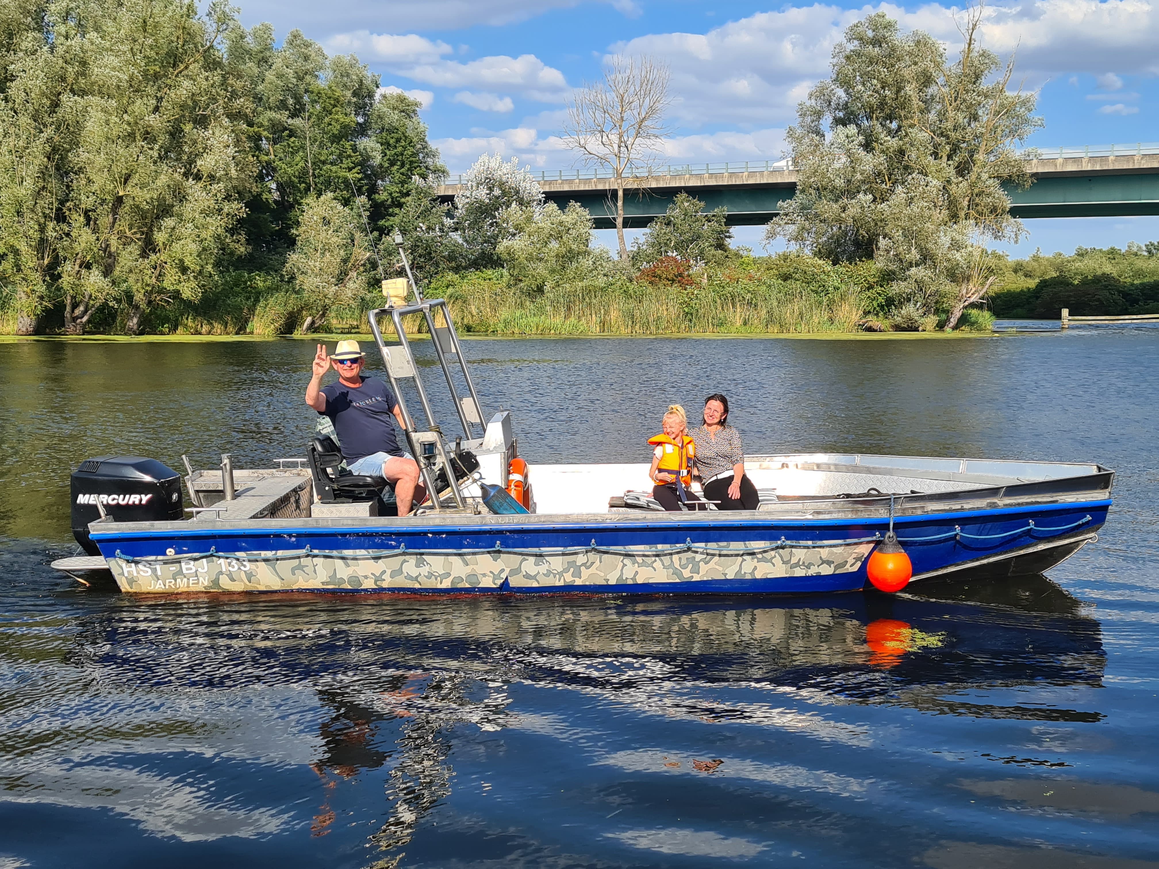 Bootsfahrt auf der Peene mit Peenefeeling Bootsverleih Jarmen