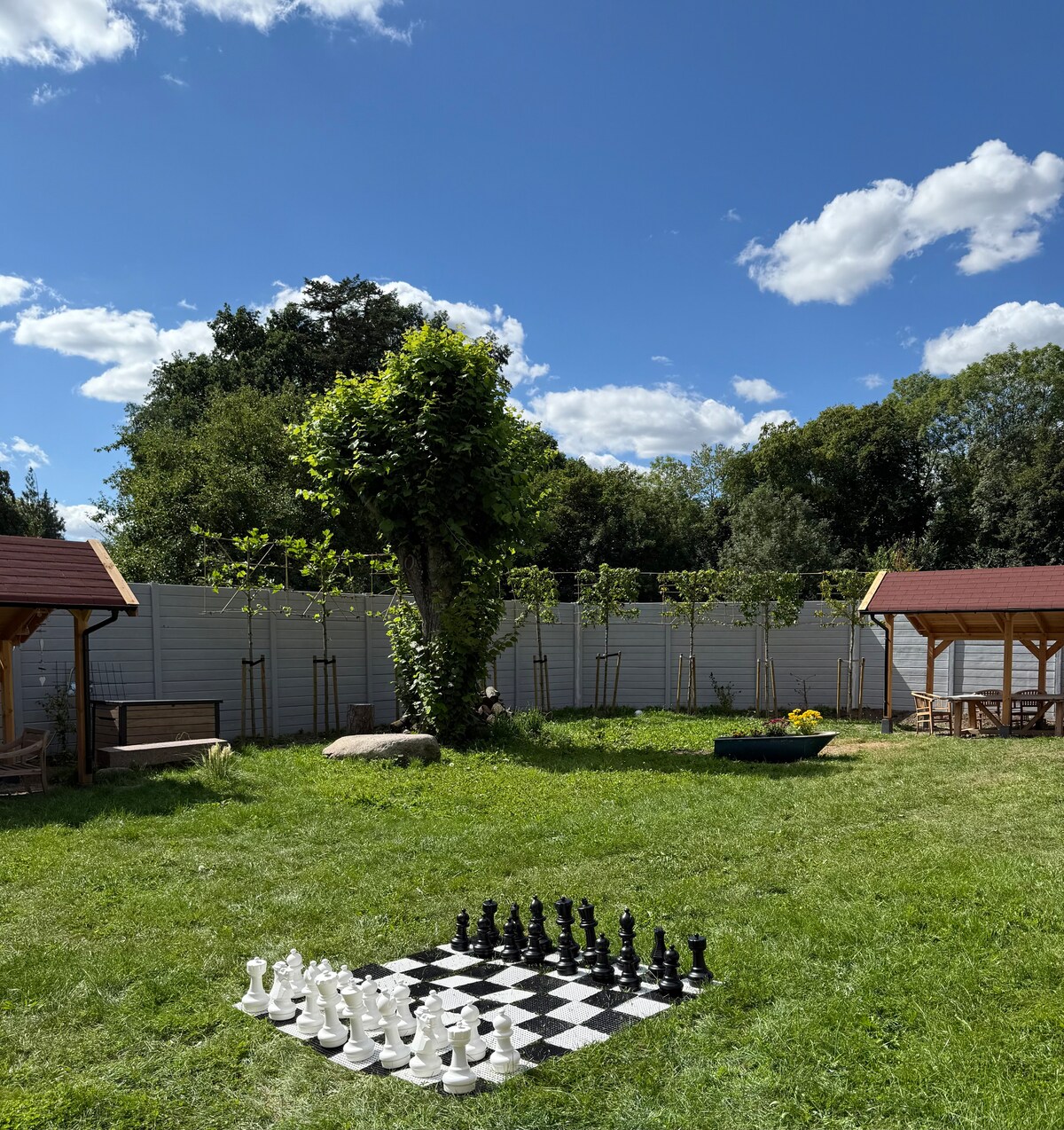 Übergames XL im Garten — Schach, Mühle, Jenga